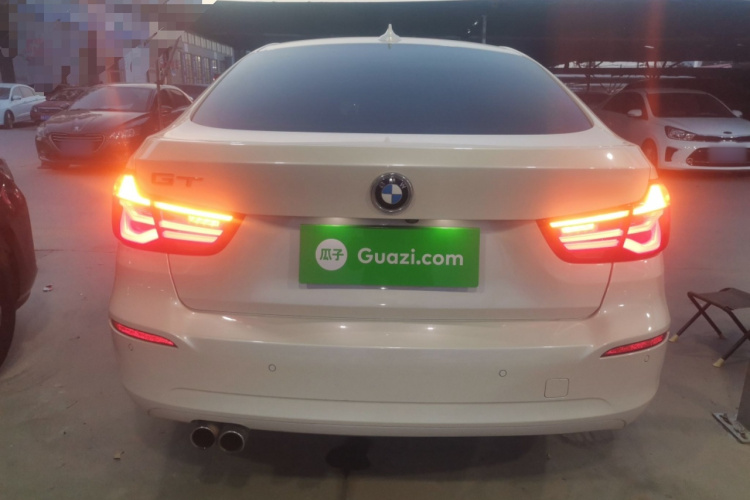 宝马3系GT 2018款 320i 时尚型车身外观6