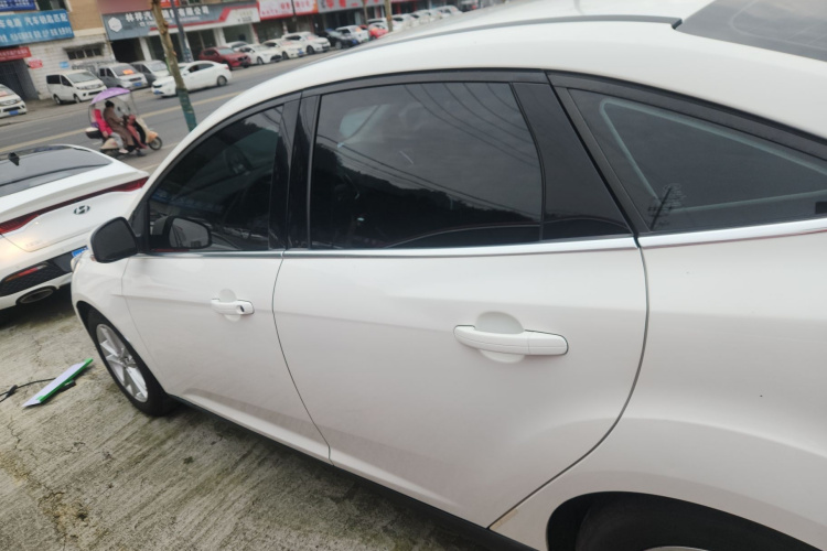 福特 福克斯 2015款 三厢 EcoBoost 180 自动精英型车身外观4