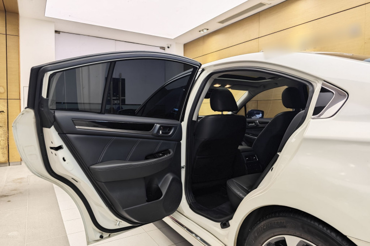 斯巴鲁 力狮 2016款 2.5i 全驱荣耀版车身外观6006