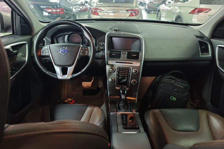 沃尔沃XC60 2016款 T5 AWD 智远版中控内饰12
