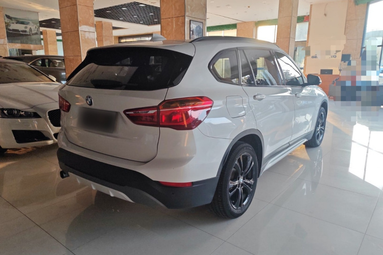 宝马X1 2019款 sDrive18Li 尊享型车身外观7