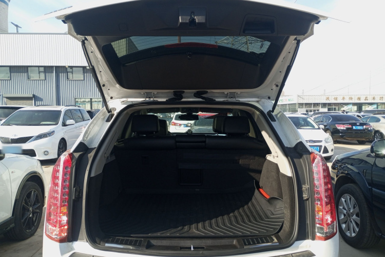 凯迪拉克SRX 2015款 3.0L 舒适型机舱底盘23