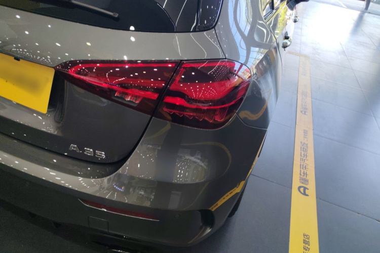 奔驰A级AMG(进口) 2024款 AMG A 35 4MATIC车身外观9