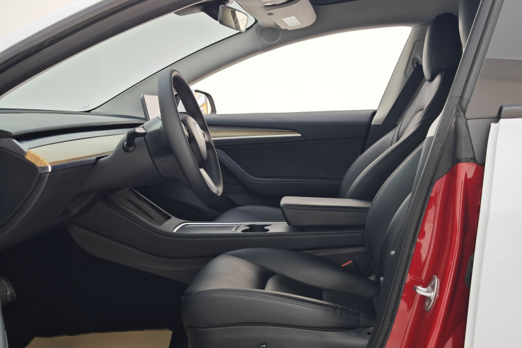 特斯拉 Model 3 2021款 标准续航后驱升级版 3D6中控内饰7011
