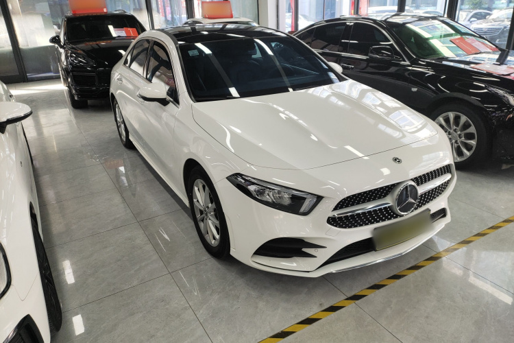 奔驰A级 2021款 A 200 L 运动轿车动感型车身外观3
