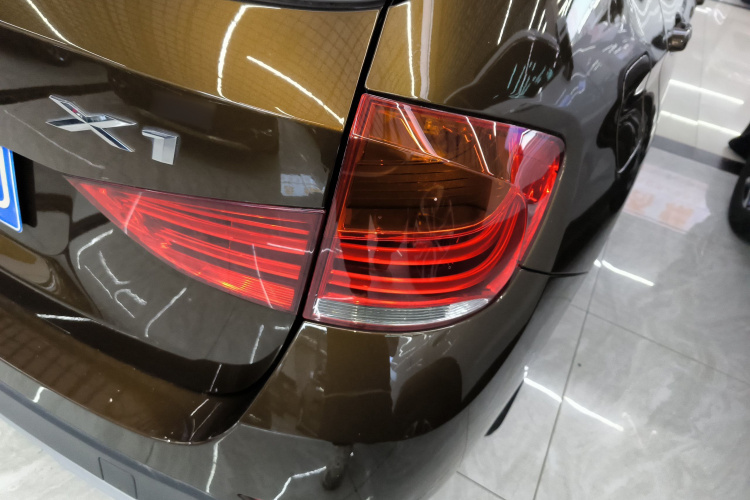 宝马X1 2015款 sDrive18i 时尚晋级版车身外观9