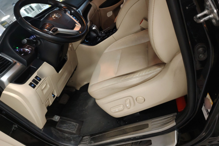 丰田 汉兰达 2018款  2.0T 两驱豪华版 7座 国VI中控内饰19