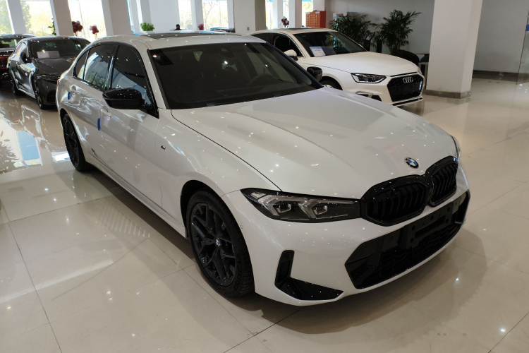 宝马3系 2025款 330Li M运动曜夜套装车身外观3