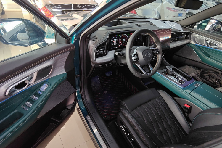 广汽传祺 传祺GS8 2022款 领航系列 2.0TGDI 两驱尊贵版（七座）中控内饰7002