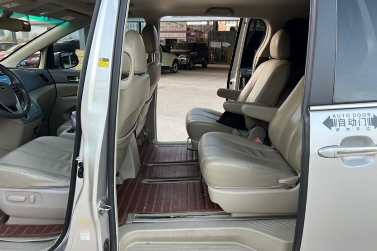 比亚迪M6 2015款 2.4L 自动尊贵版中控内饰7008