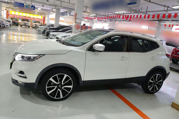 日产 逍客 2021款 2.0L CVT旗舰版车身外观4