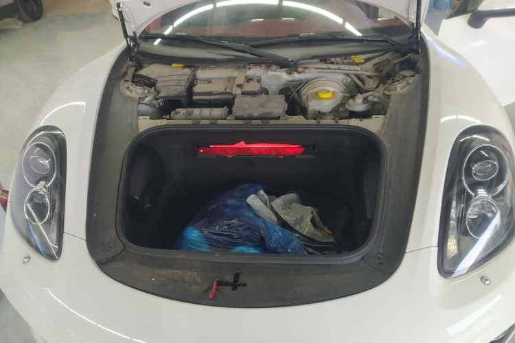 保时捷 2013款 Cayman 2.7L机舱底盘24