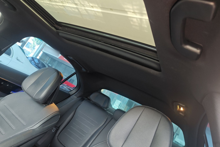 奔驰C级 2023款 C 200 L 运动版中控内饰22