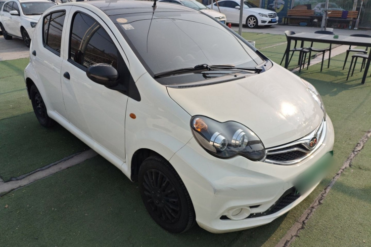 比亚迪F0 2015款 1.0L AMT 铉酷型车身外观3