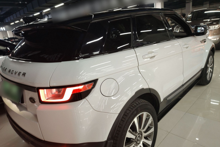 路虎 揽胜极光 2017款 2.0T 英伦锋尚版车身外观7