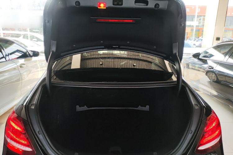 奔驰E级 2020款 E 300 L 时尚型局部细节23