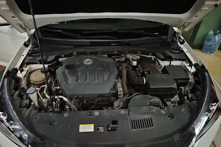 东风风神 奕炫 2020款 230T 自动炫酷版机舱底盘24