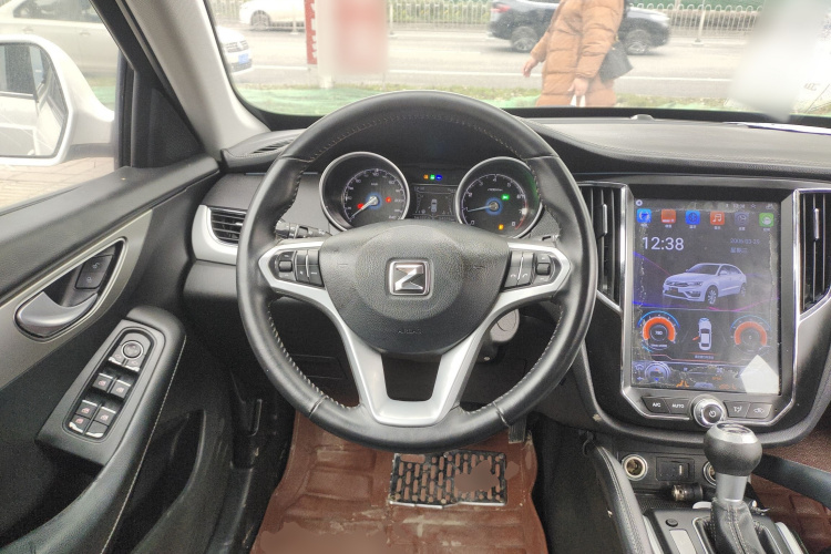 众泰SR7 2016款 1.5T CVT魔方之路版 国V中控内饰13