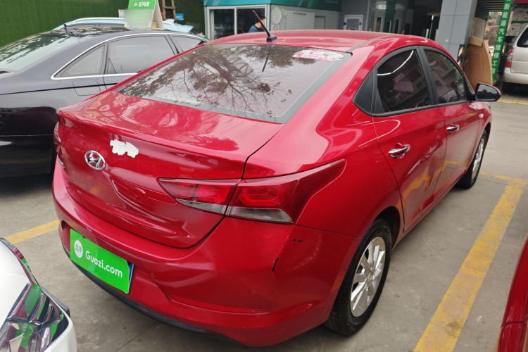 现代 悦纳 2016款 1.4L 手动炫酷版GLS车身外观7