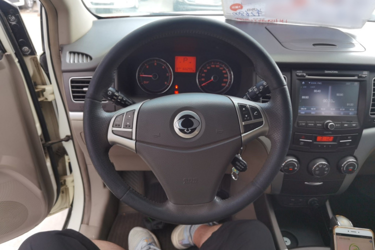 双龙 柯兰多 2011款 2.0T 柴油两驱自动豪华导航版局部细节13