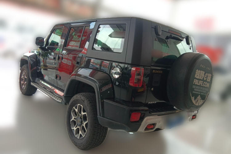 北京越野 北京BJ40 2019款 PLUS 2.3T 自动四驱尊享版 国VI车身外观5