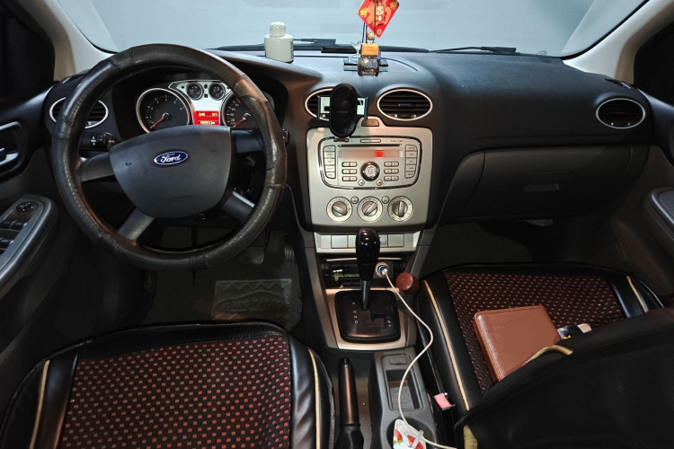 福特 福克斯 2013款 两厢经典 1.8L 自动基本型中控内饰7002