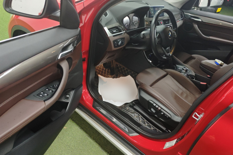 宝马X1 2019款 xDrive20Li 尊享型中控内饰7003