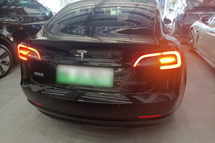 特斯拉 Model 3 2022款 后轮驱动版车身外观6