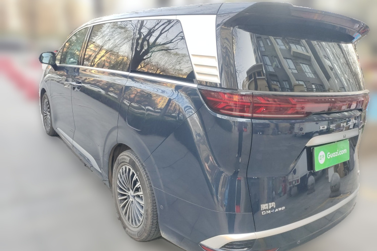 腾势D9 2022款 DM-i 970 四驱旗舰型车身外观5