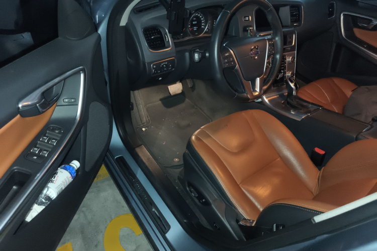 沃尔沃S60 2018款 S60L T3 智进版中控内饰20