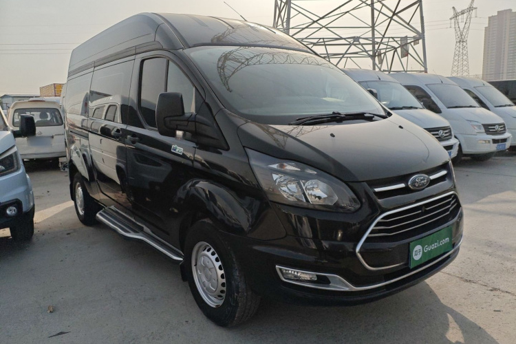 福特 全顺 2019款 2.0T柴油多功能商用车中轴中顶6座国VI车身外观6002