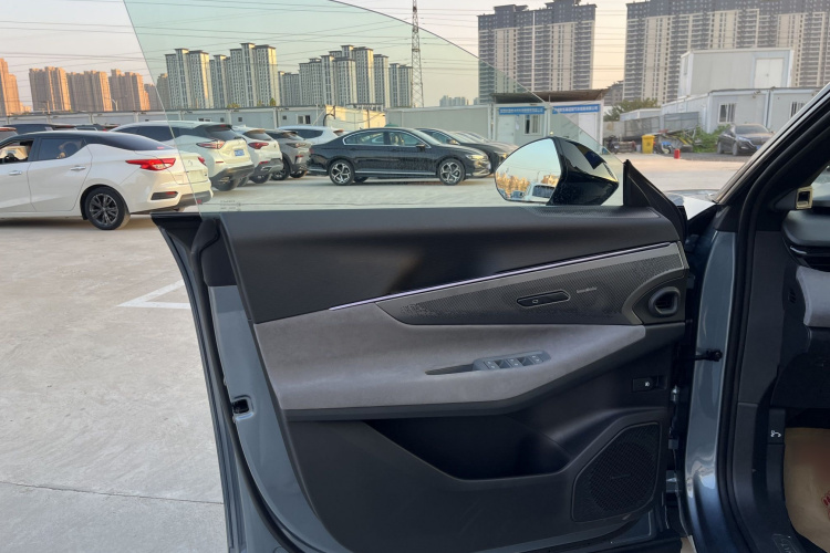 领克08 EM-P 2025款 245km 超长续航Halo中控内饰7012