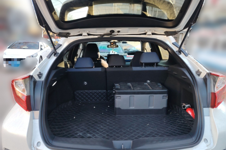 丰田C-HR 2018款 2.0L 领先天窗版 国V中控内饰23