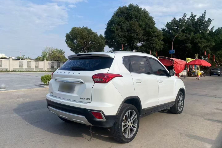 北京汽车 绅宝X35 2016款 1.5L 自动豪华版车身外观7