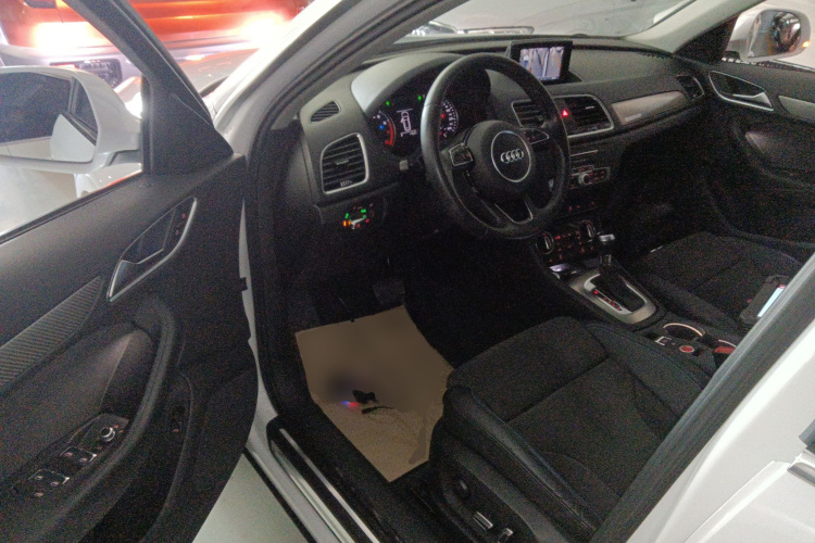 奥迪Q3 2016款 40 TFSI quattro 全时四驱运动型中控内饰20