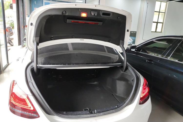 奔驰C级 2020款 C 260 L 运动版机舱底盘23