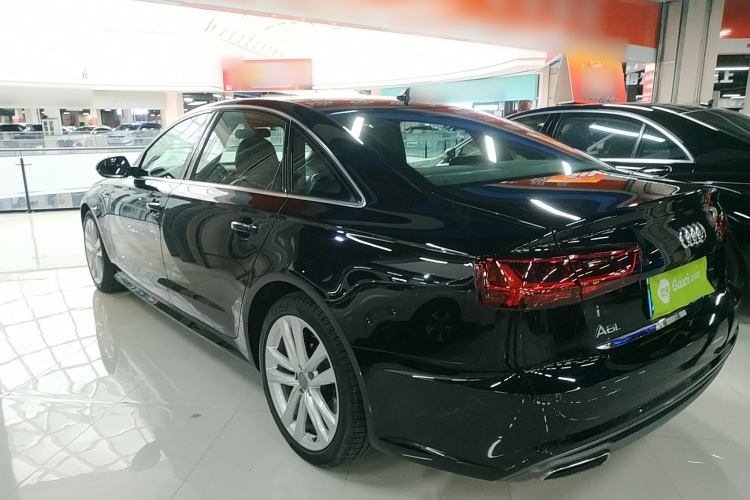 奥迪A6L 2018款 30周年年型 45 TFSI quattro 运动型车身外观4