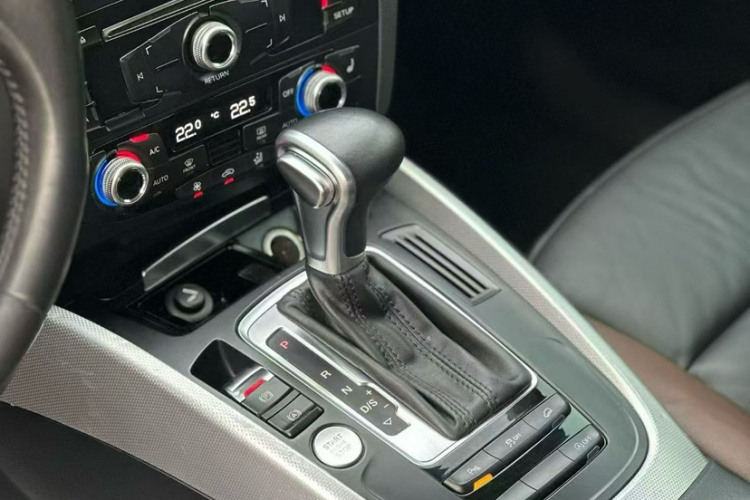 奥迪Q5 2017款 40 TFSI 技术型中控内饰7004