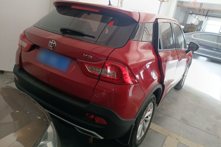 中华V3 2017款 1.5L 自动精英型车身外观7