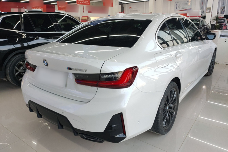 宝马3系 2025款 325i M运动套装车身外观7