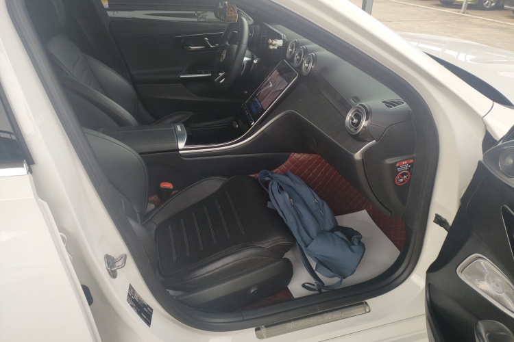 奔驰C级 2022款 C 200 L 运动版局部细节41