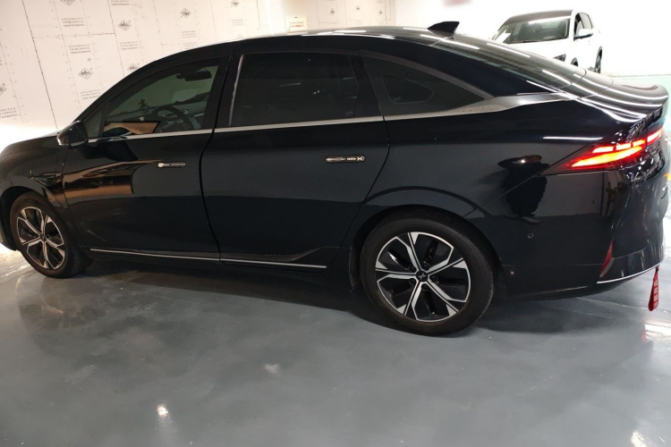 小鹏P5 2021款 550P车身外观4