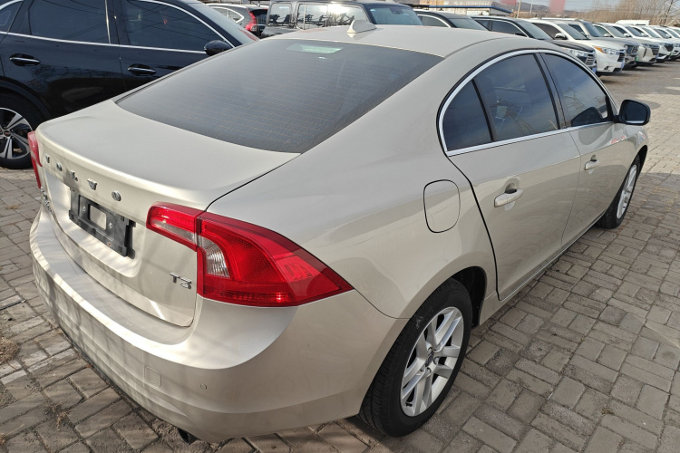 沃尔沃S60 2018款 S60L T3 智进版车身外观6005