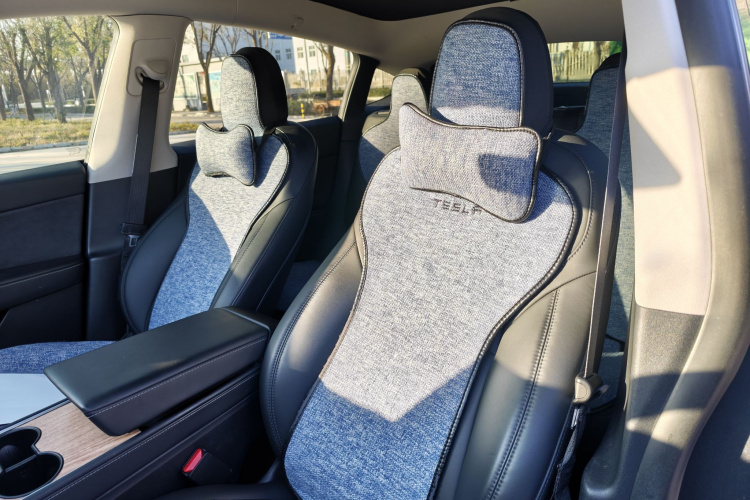 特斯拉 Model Y 2021款 长续航全轮驱动版中控内饰7009