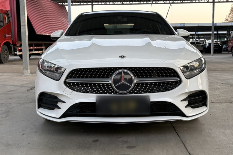 奔驰A级 2019款 A 180 L 运动轿车车身外观6006