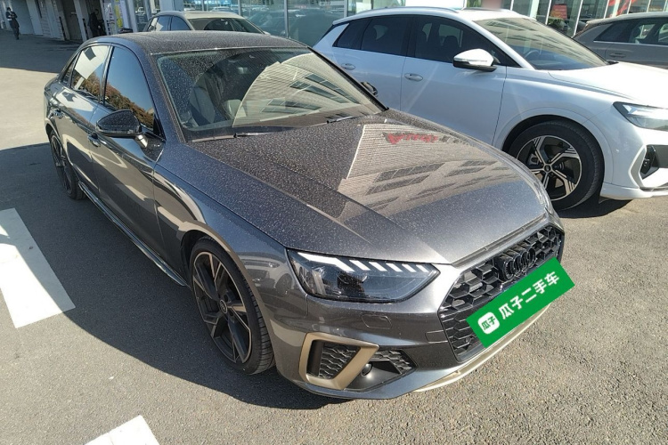 奥迪A4L 2024款 40 TFSI quattro RS套件燃速型车身外观3