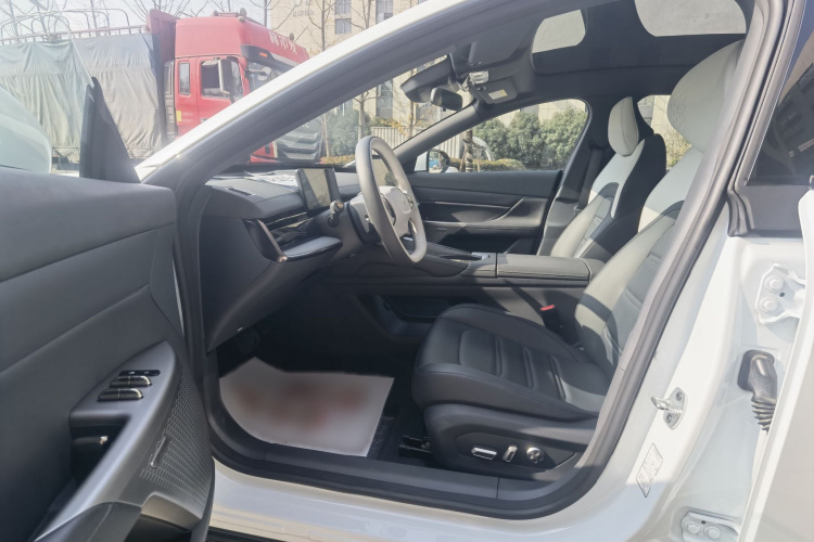 东风奕派 eπ007 2024款 200Pro增程版中控内饰7002