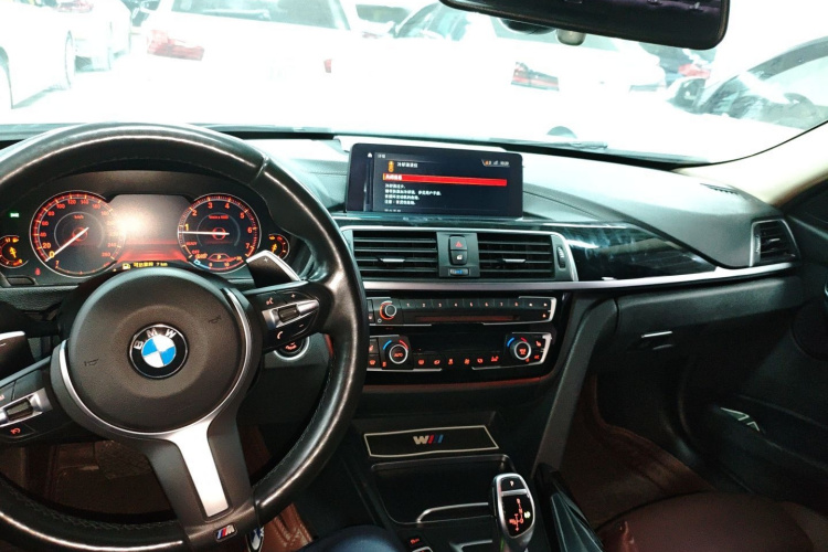 宝马3系 2019款 320Li M运动套装中控内饰7002