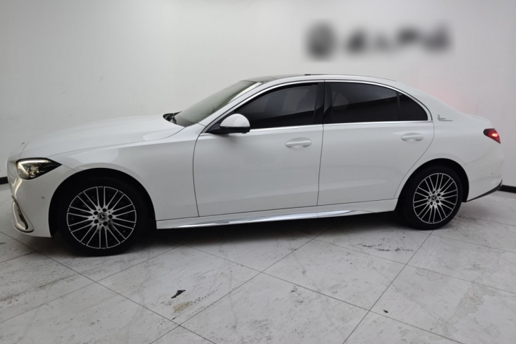 奔驰C级 2024款 改款三 C 260 L 运动版车身外观4