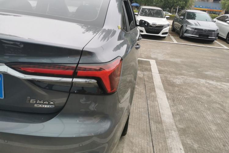 荣威i6 MAX 2020款 300TGI 自动爽酷版车身外观9